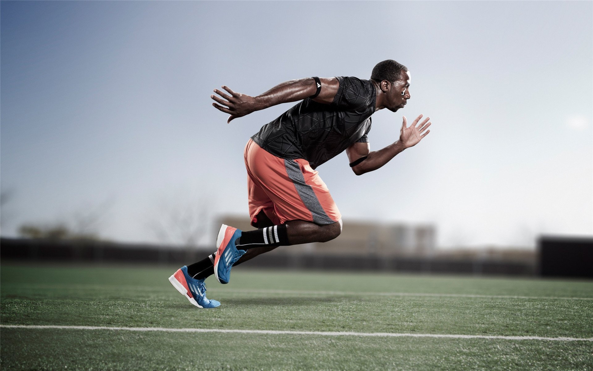 NBA季后赛激战正酣,勇士队逆转取胜,库里再创历史纪录