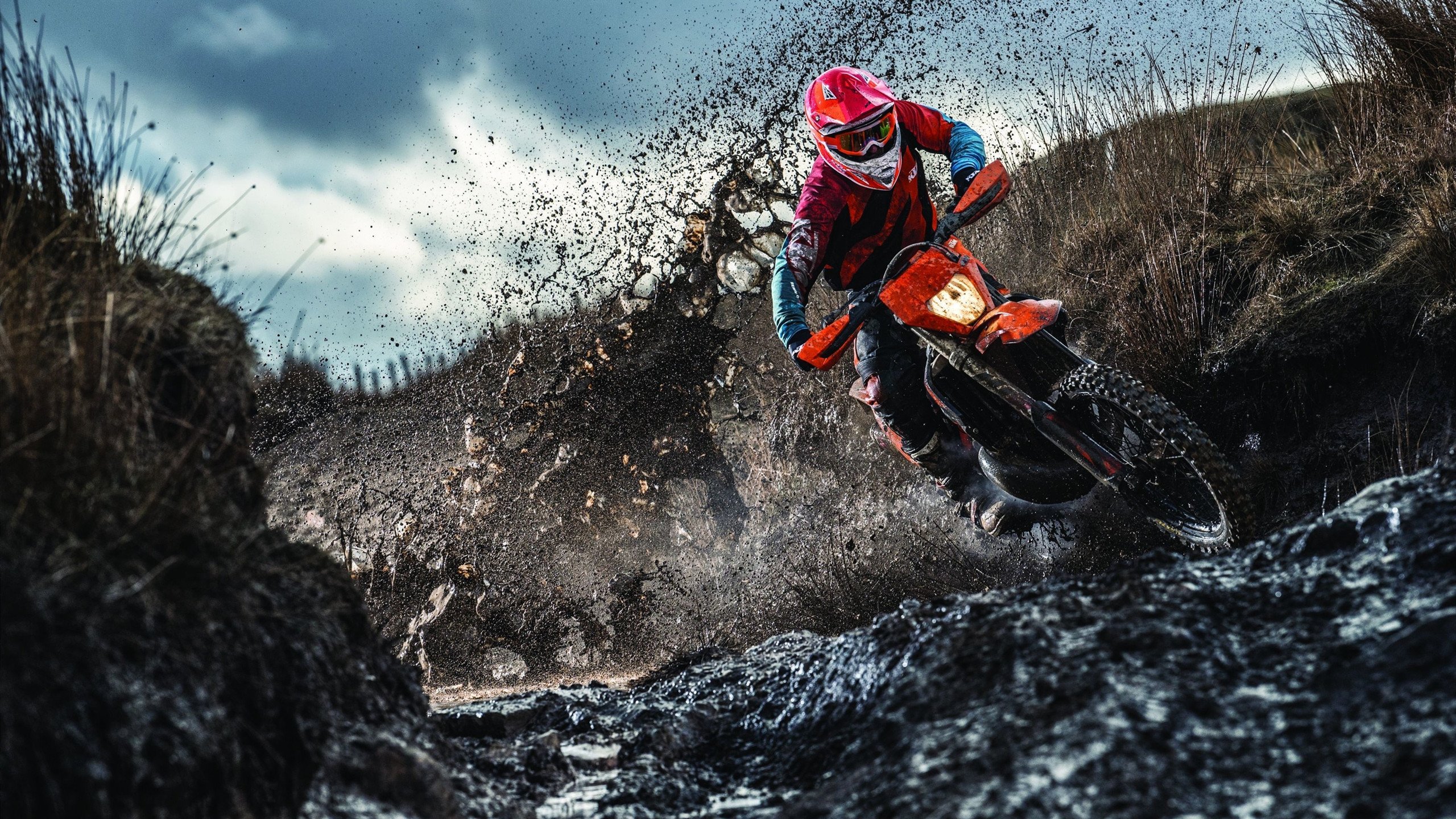 传奇谢幕,足球巨星李明荣耀退役仪式感动全场【开云官网】